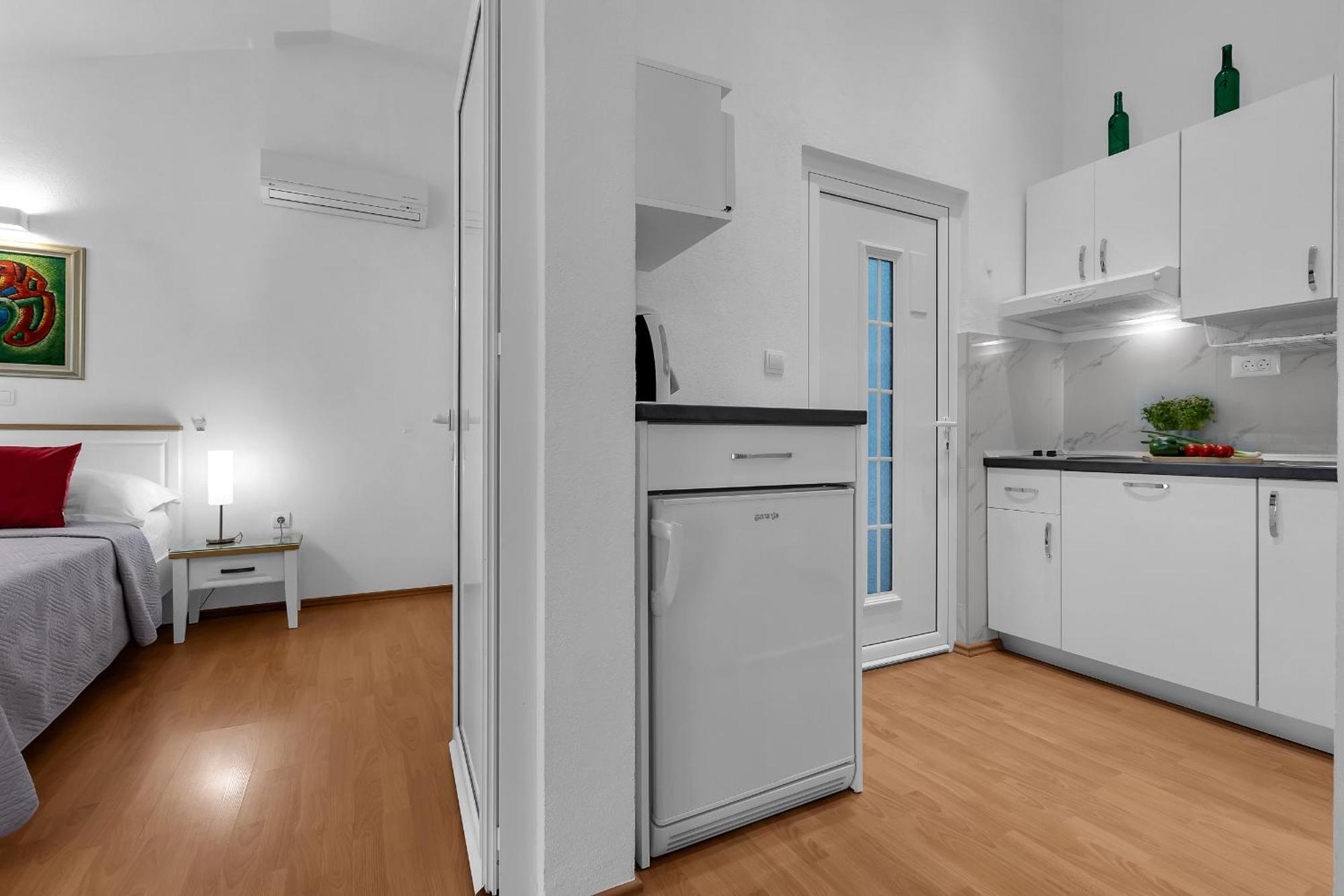 Apartments Villa Katarina Тучепи Екстер'єр фото