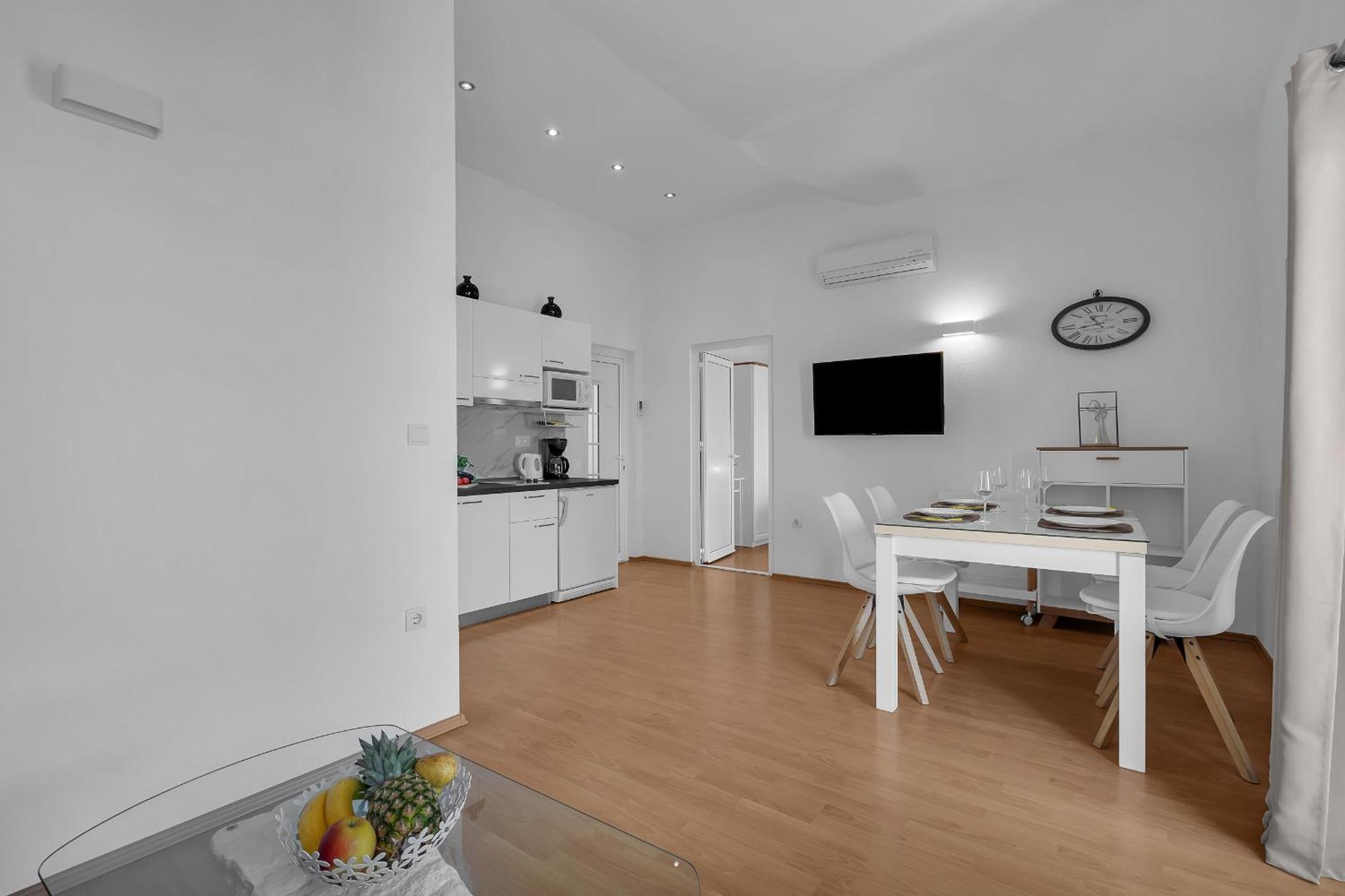Apartments Villa Katarina Тучепи Екстер'єр фото
